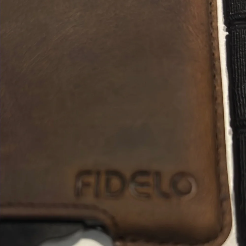 Fidelo Men’s Ultra Slim Hybrid Leather Wallet card holder Rustic Brown NWT
